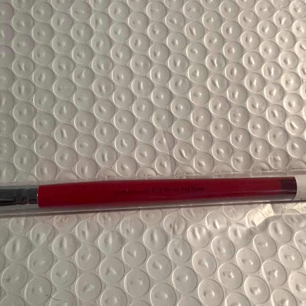 CRÈME # 18 Round Nail Brush. RED **NEW*** - Picture 2 of 5